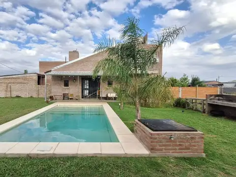 CASA CON PARQUE Y PILETA FINCAS DE IBARLUCEA