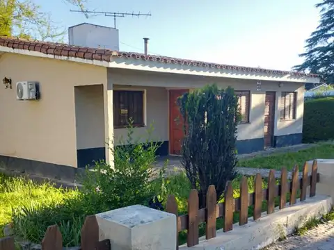 Casa Parque Siquiman, 3 dorm. Pileta. Sobre Ruta