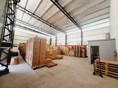 Galpon de 300m2 con 3 años de antigüedad excelente disposición