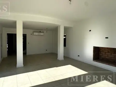 Casa en Alquiler en El Portillo, USD 1.900