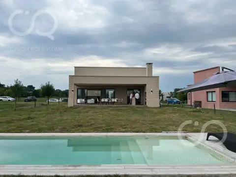 Casa 4 ambientes con 2 baños