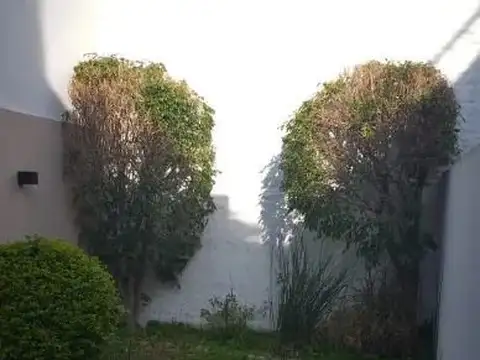 Lascano, Maestra 100