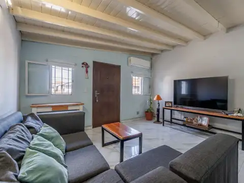 Casa 9 ambientes con 5 baños