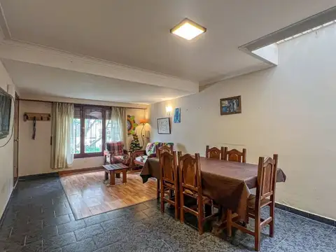 VENTA CASA COCHERA JARDIN CON DTO PERMUTA