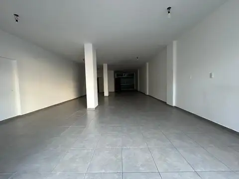 Amplia oficina de planta libre en alquiler