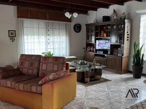 Casa en Venta con 2 cocheras