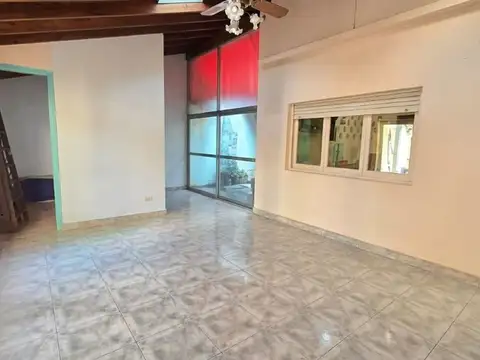 CASA 4 AMBIENTES EN VENTA EN BALLESTER CON PARQUE