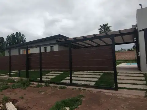 Casa 5 ambientes con 3 baños