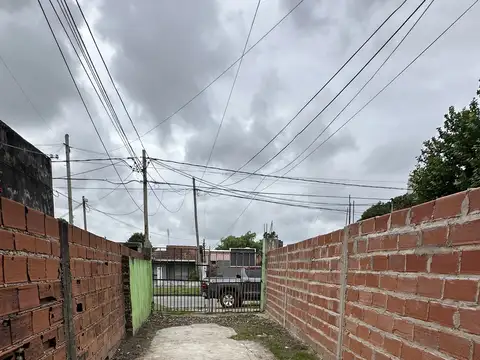 Oportunidad para emprendedores o familias numerosas – Complejo de 4 unidades funcionales.