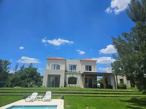 CASA EN ALQUILER 4 AMBIENTES EN LAS CASUARINAS AMOBLADO