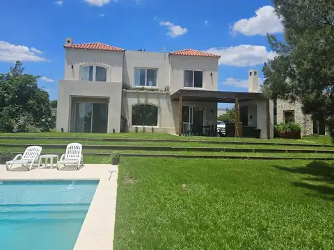 Casa en Alquiler de 3 dormitorios