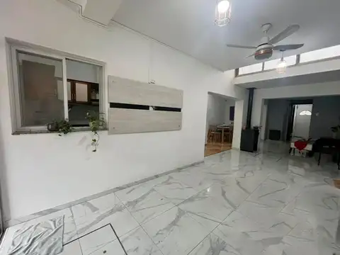 CASA CON JARDÍN Y PILETA EN VENTA 3 DORMITORIOS