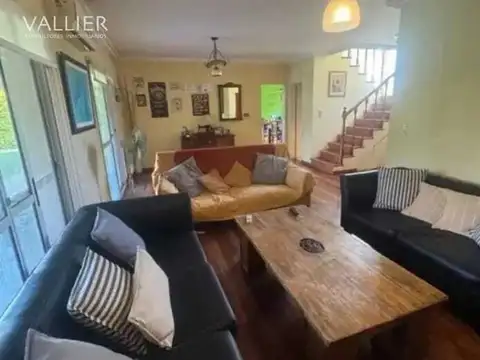 Casa 5 ambientes con 3 baños