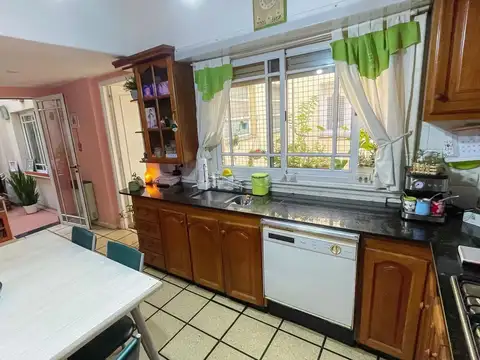 Venta de Casa 4 ambientes con Quincho y Terraza en Caballito