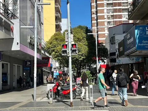 Peatonal Rivadavia 100
