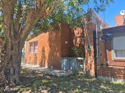 Casa, oportunidad un dormitorio parque asfalto