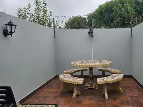 Depto Tipo Casa en Venta con 1 cocheras