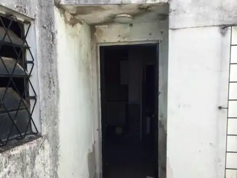 CASA PH CONSTRUIDA EN LOTE DE 10 X 22 INGRESO POR DOIS CALLES  