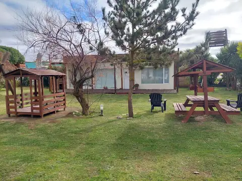 Casa 8 ambientes con 4 baños