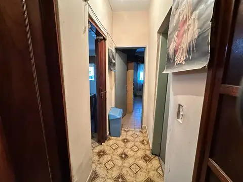 Casa 8 ambientes con 2 baños