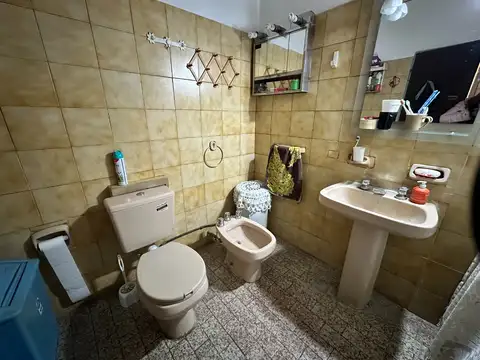 En venta Casa con departamentos en barrio La Paz de Jose C Paz. Proxima a Potosi y Ruta 197