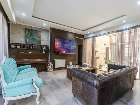 Casa 5 ambientes con 2 baños