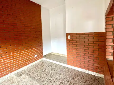 Casa 3 amb con patio y cochera - Lavallol