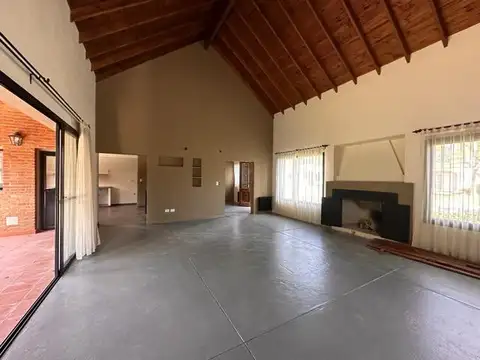 Casa 5 ambientes con 3 baños