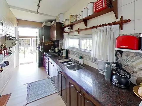 Casa 4 ambientes con 3 baños