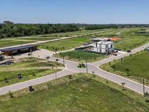 Ram. Venta De Lote A Espacio Verde En Village Jove
