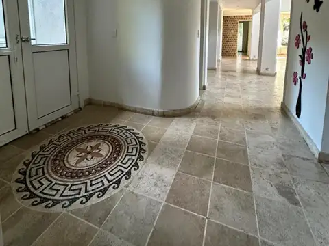 Casa en Venta con 5 cocheras