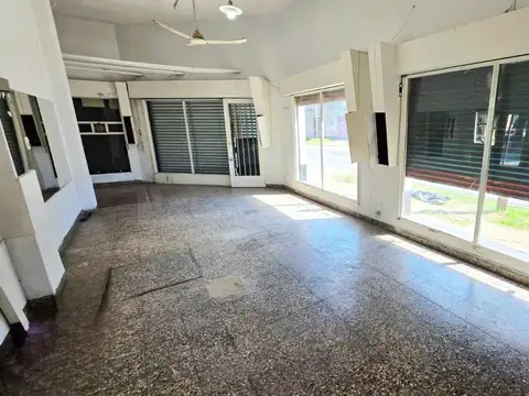 LOCAL A LA CALLE EN VENTA