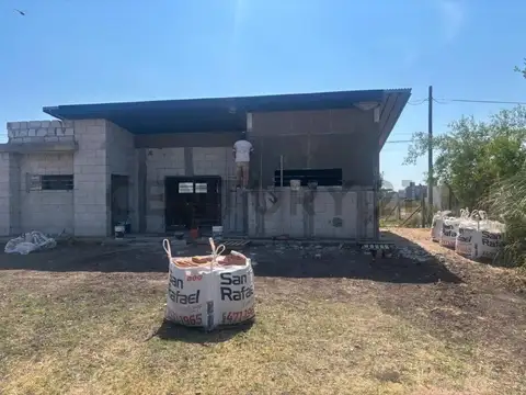 CASA EN VENTA EN GONNET A ESTRENAR - 2 DORMITORIOS - PARQUE - VILLA CASTELLS