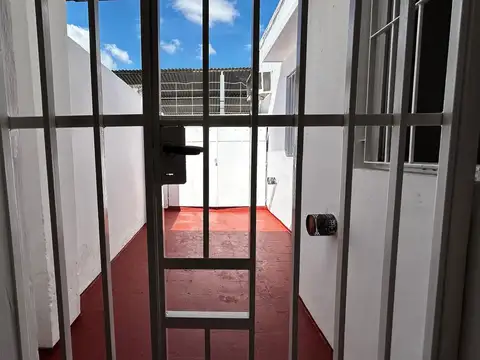 Depto Tipo Casa en Alquiler de 2 ambientes