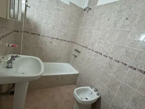 Depto Tipo Casa en Alquiler en Coghlan, $ 1.300.000