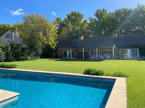 Casa en alquiler anual en Martindale con vista al golf - Teresa Urdapilleta Propiedades