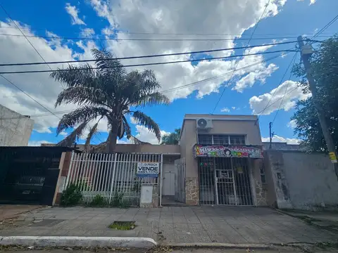 CASA 4 AMB. CON FONDA Y PISCINA