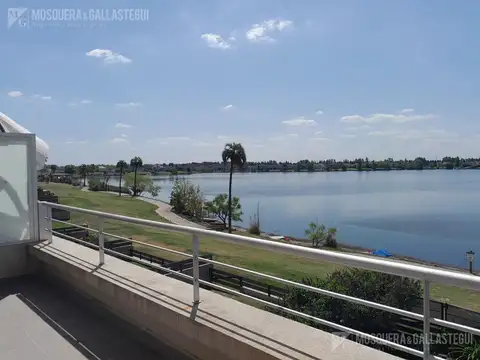 4 ambientes    2 cocheras .Excelente funcionalidad, estar y suite con balcón corrido a laguna.