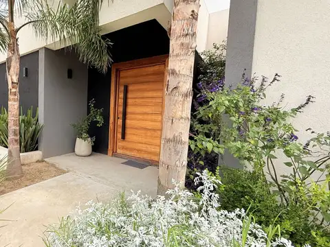 Casa en Venta en El Cantón - Barrio Puerto, USD 275.000