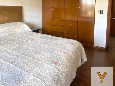 Casa en venta - 4 dormitorios 2 baños - 160mts2  - Adrogue