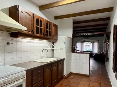 Casa 4 ambientes con 2 baños