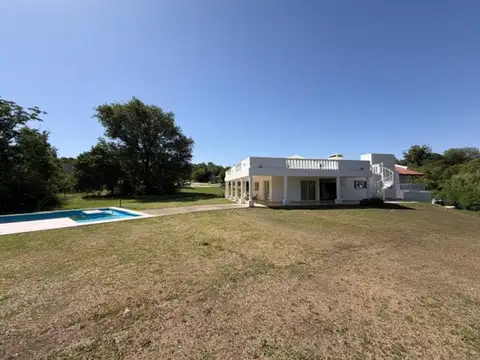 Casa 4 ambientes con 3 baños