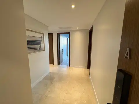 Aristóbulo del Valle 2790 e/ Rawson y Garay