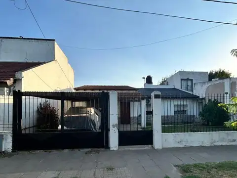 VENTA CASA +PH EN MERCEDES