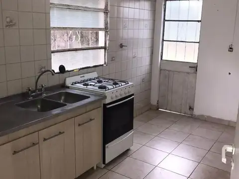 Casa 2 ambientes con 1 baño