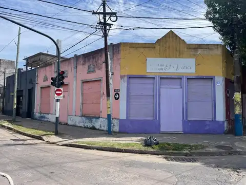 CASA Y LOCALES COMERCIALES EN VENTA A RECICLAR