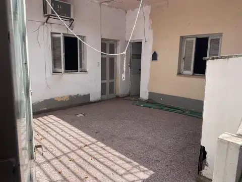 Casa 6 ambientes con 2 baños