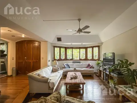 Casa en Venta con 4 cocheras