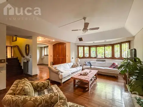 Importante casa de 7 ambientes playroom pileta quincho y garage para 4 autos en venta  en Florida