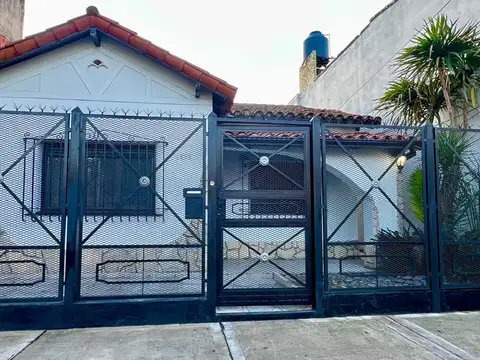 EN VENTA-CHALET 6 AMB-EXCELENTE UBICACIÓN